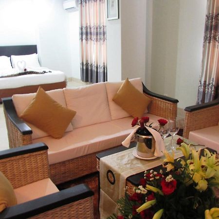 Sen Han Hotel Phnom Penh Exterior photo