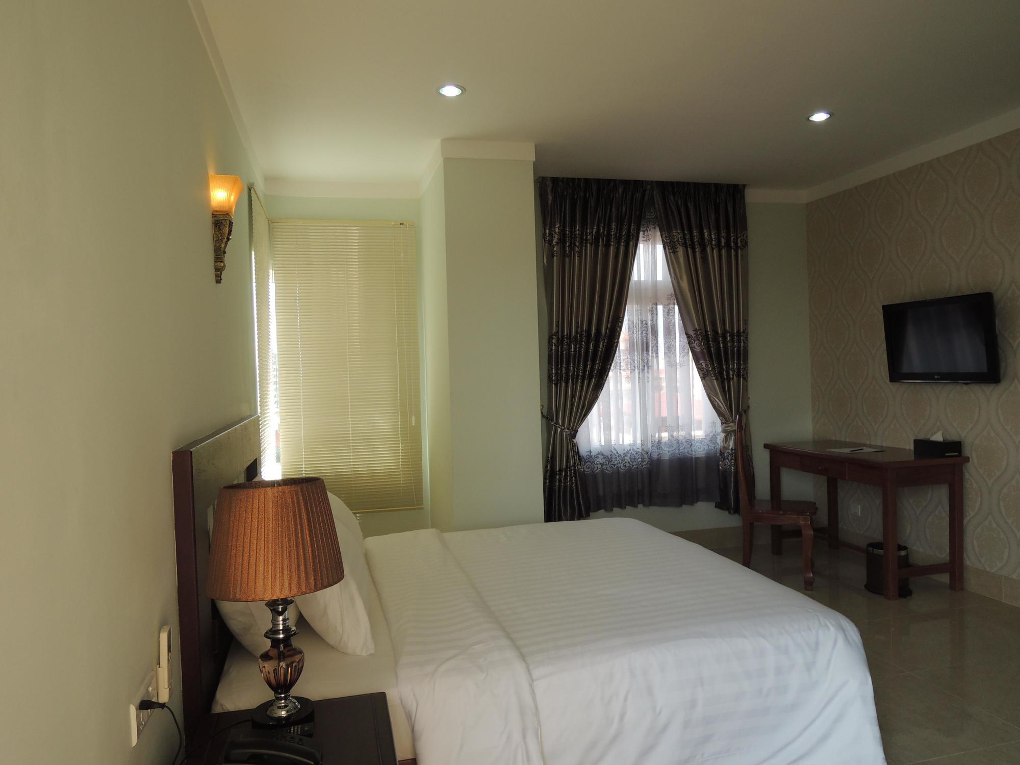 Sen Han Hotel Phnom Penh Exterior photo