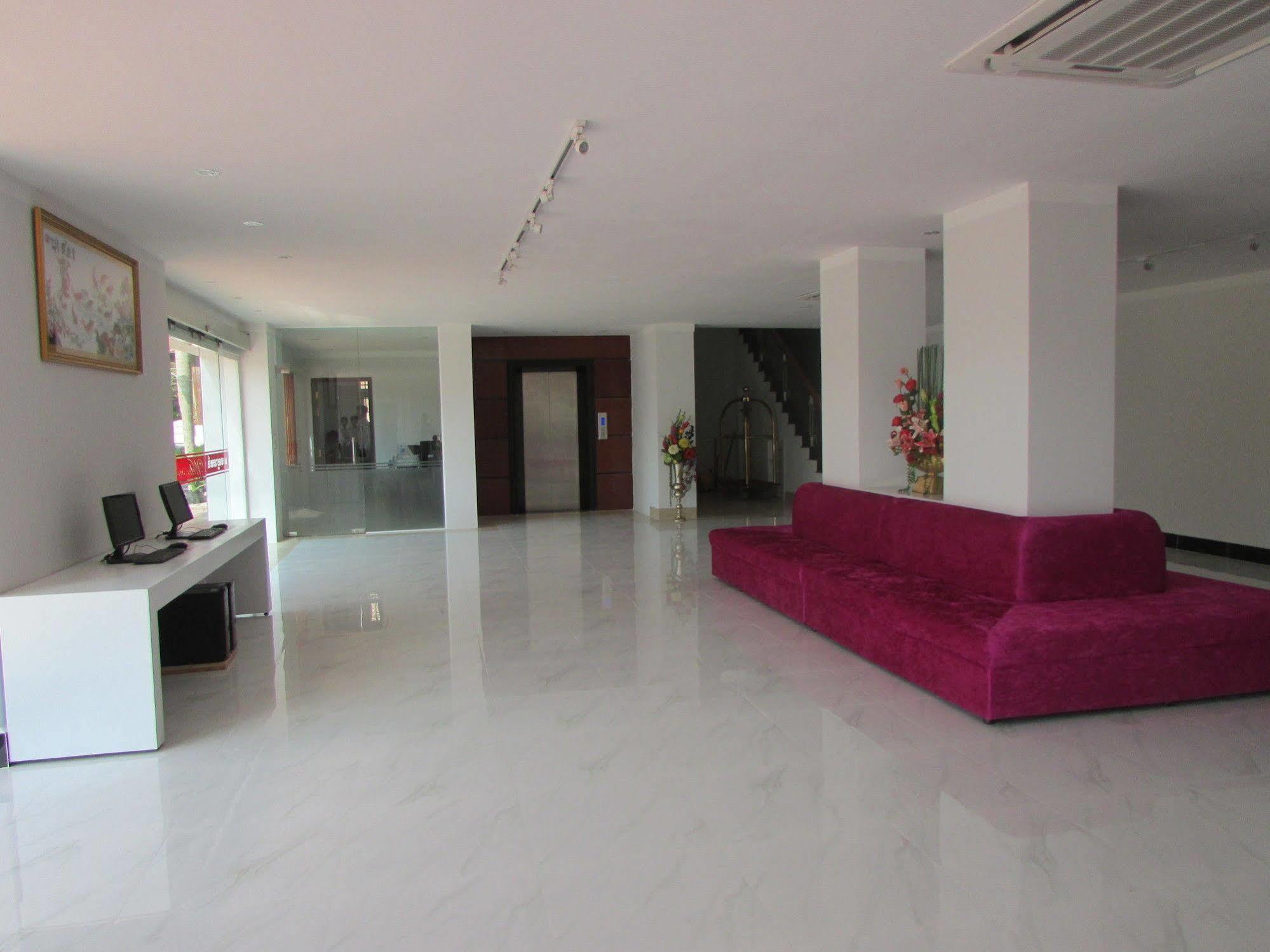 Sen Han Hotel Phnom Penh Exterior photo