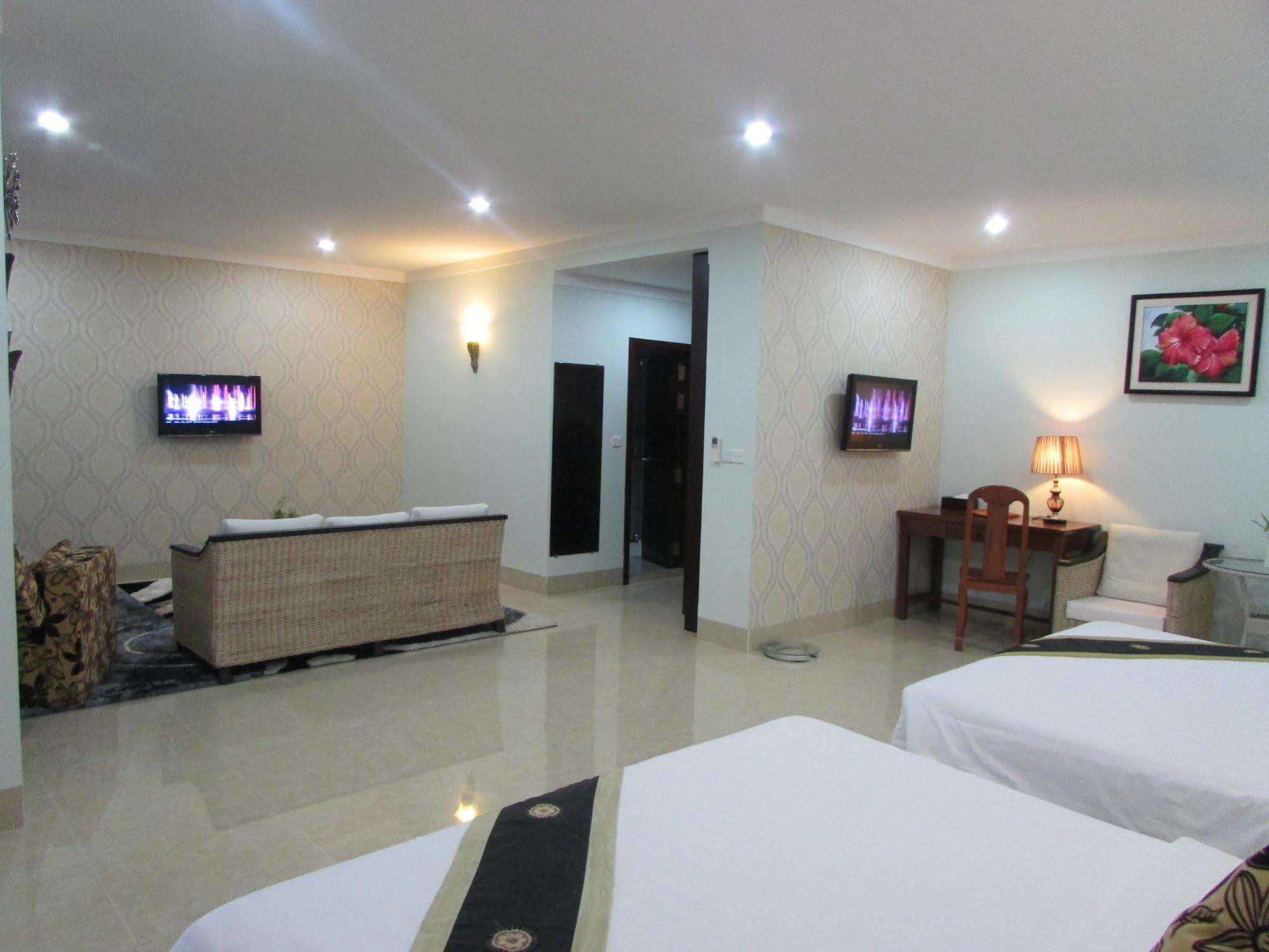 Sen Han Hotel Phnom Penh Exterior photo