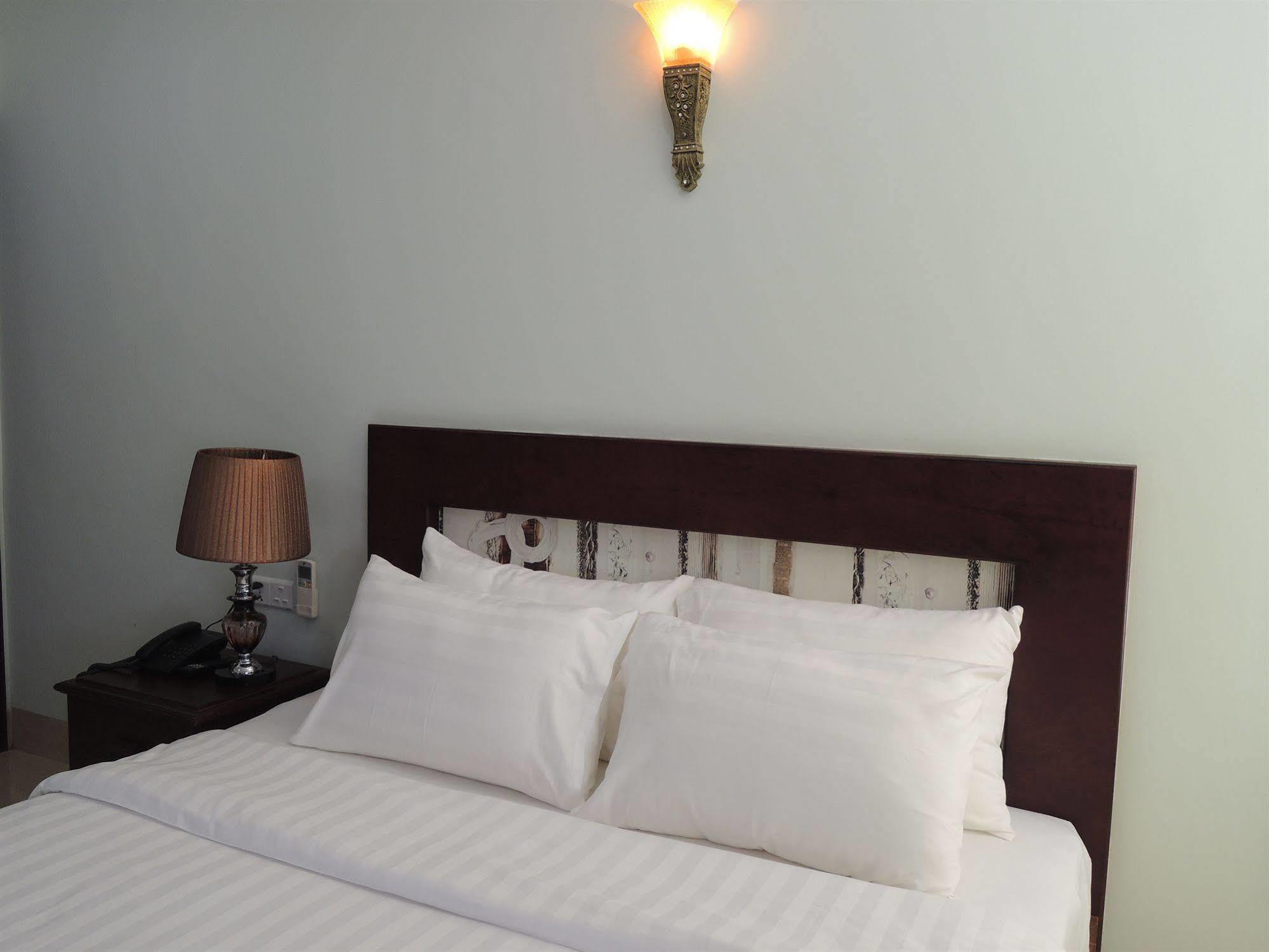 Sen Han Hotel Phnom Penh Exterior photo