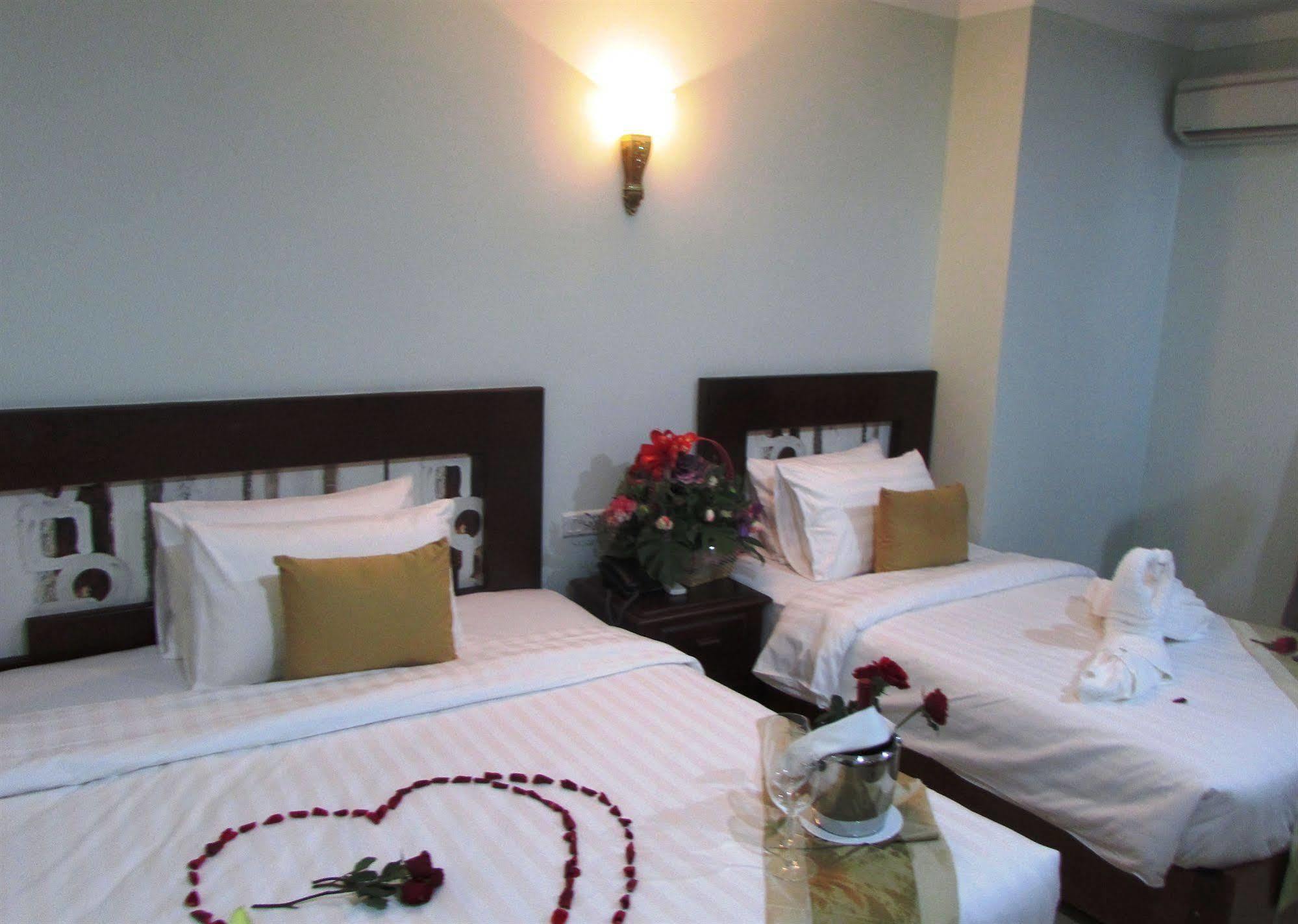 Sen Han Hotel Phnom Penh Exterior photo