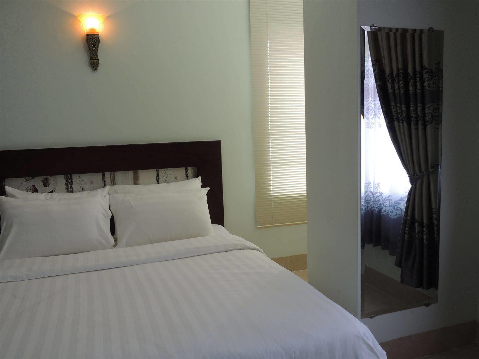 Sen Han Hotel Phnom Penh Exterior photo