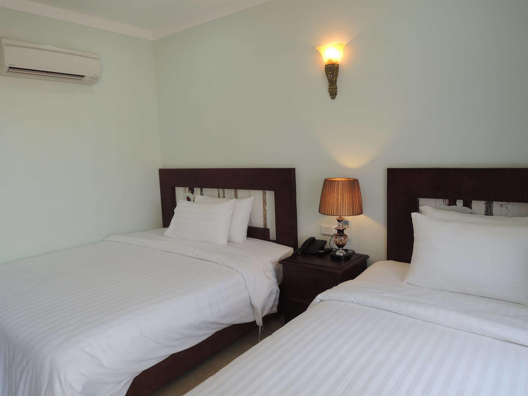 Sen Han Hotel Phnom Penh Exterior photo