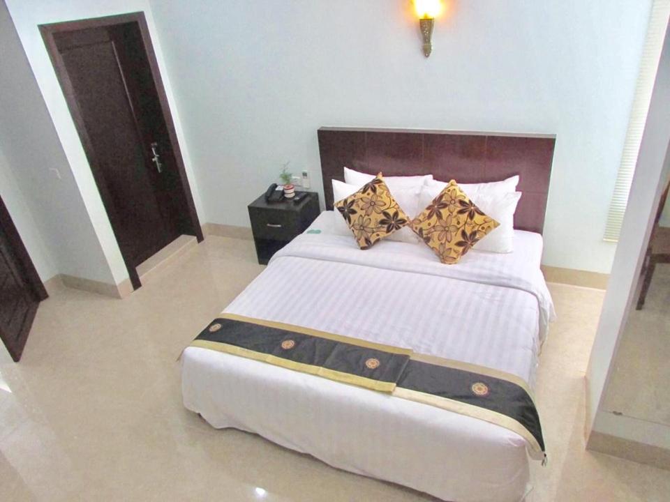 Sen Han Hotel Phnom Penh Exterior photo