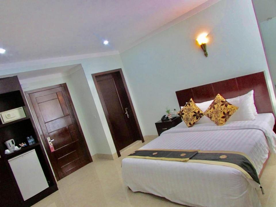 Sen Han Hotel Phnom Penh Exterior photo