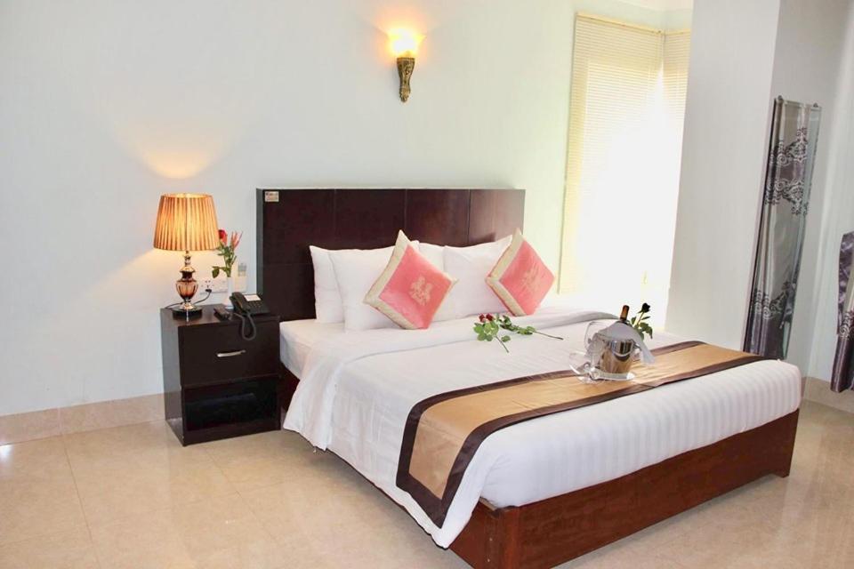 Sen Han Hotel Phnom Penh Exterior photo