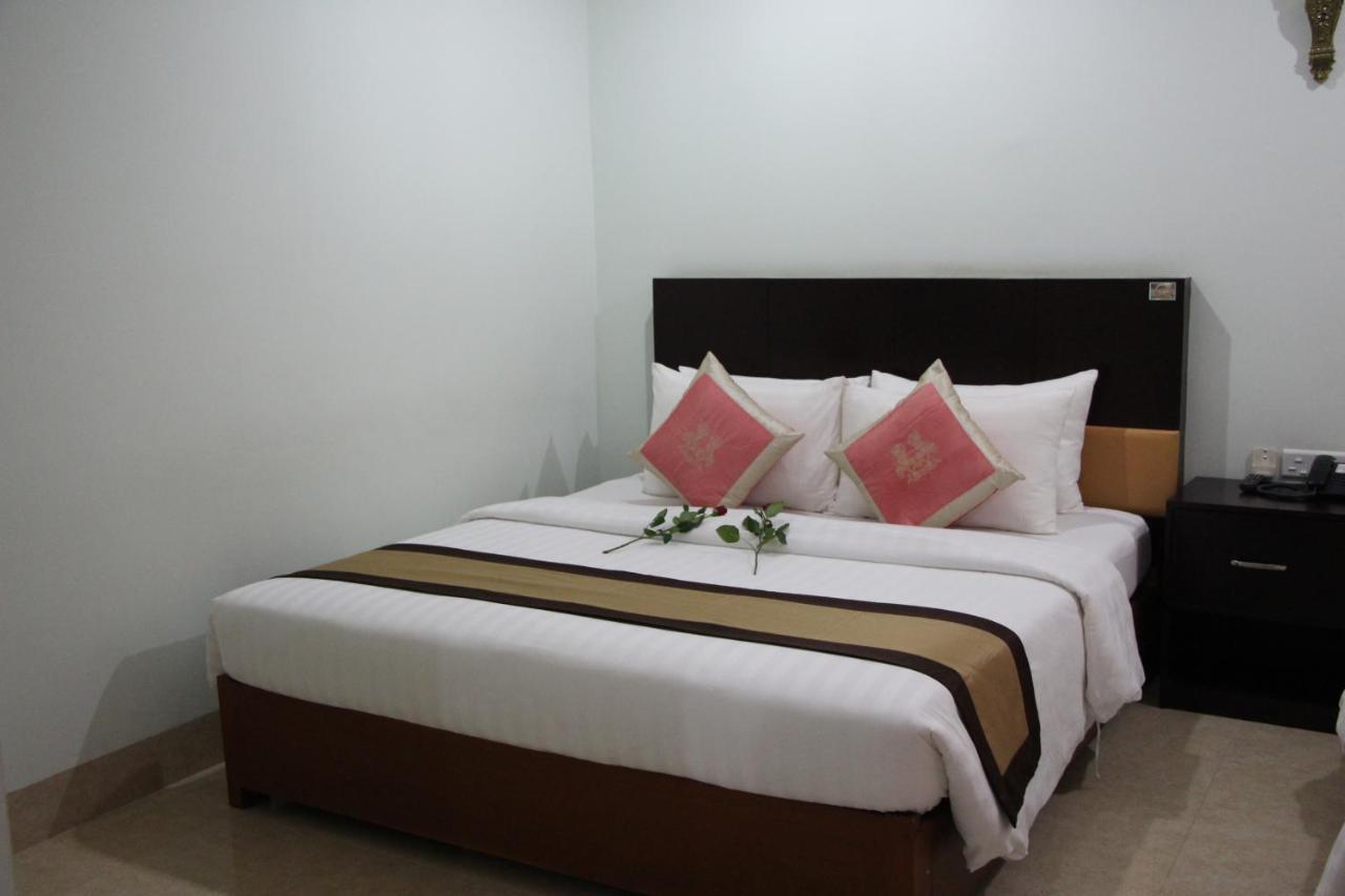Sen Han Hotel Phnom Penh Exterior photo