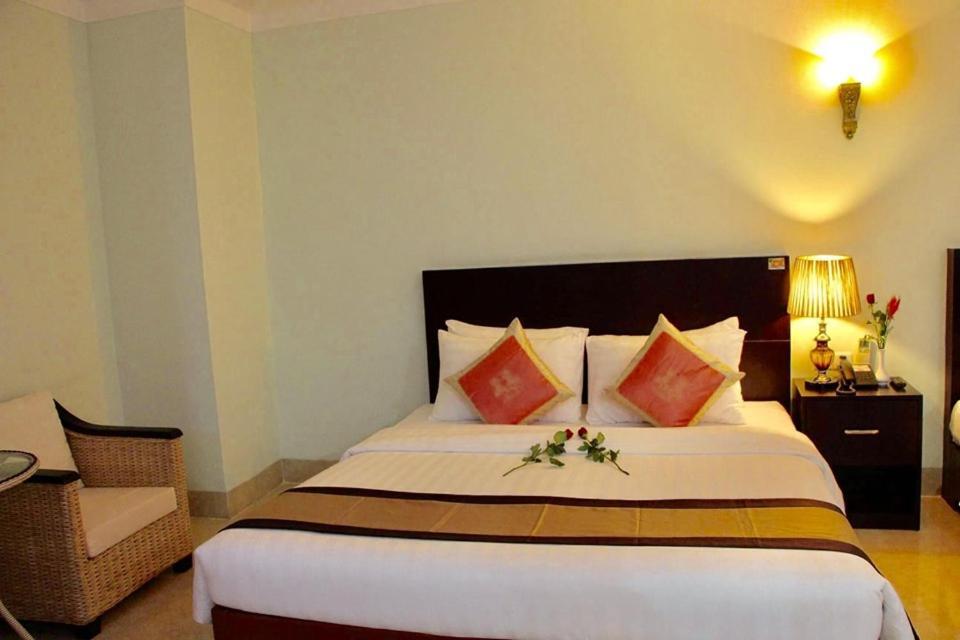 Sen Han Hotel Phnom Penh Exterior photo