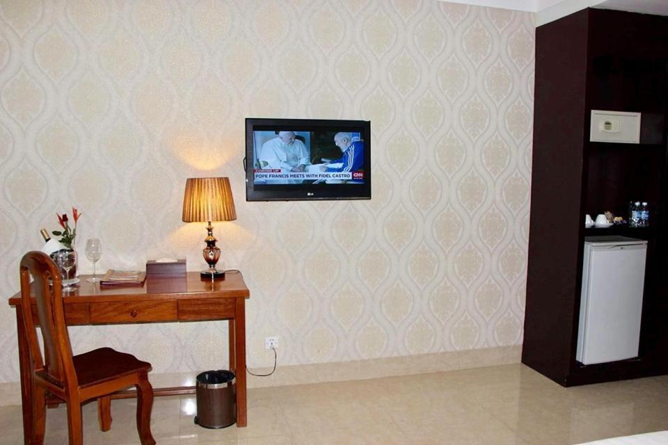 Sen Han Hotel Phnom Penh Exterior photo