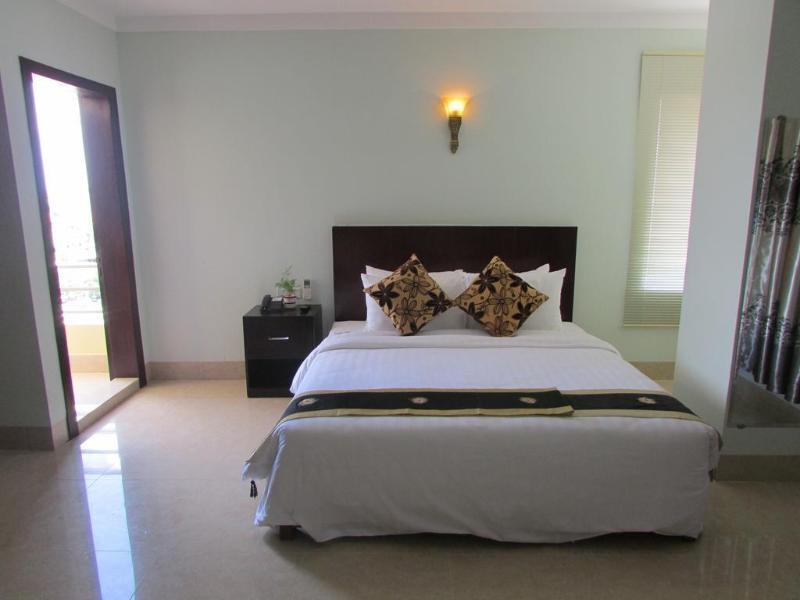Sen Han Hotel Phnom Penh Exterior photo